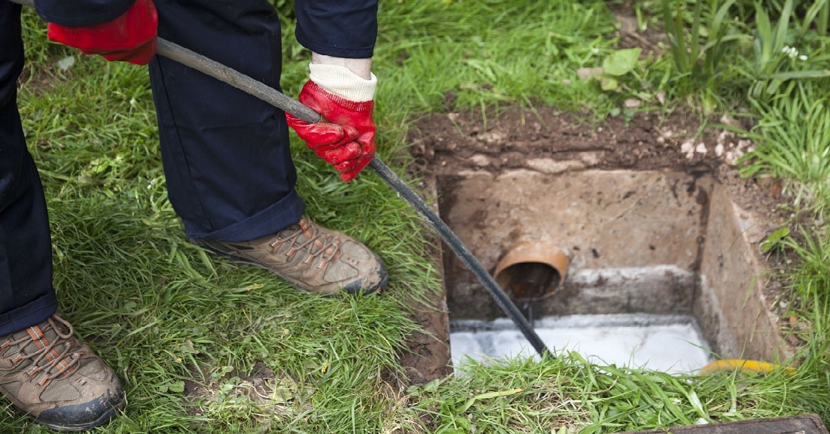 Equipe Esgoto Help em atendimento